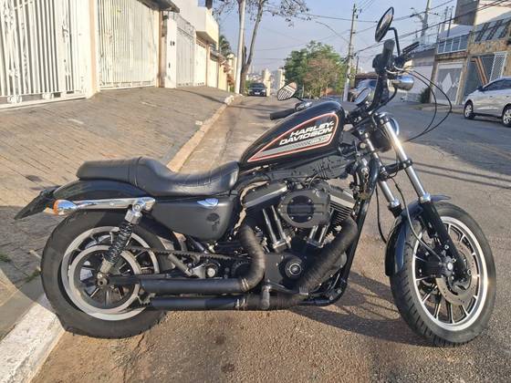 HARLEY-DAVIDSON SPORTSTER XL 883 R 
